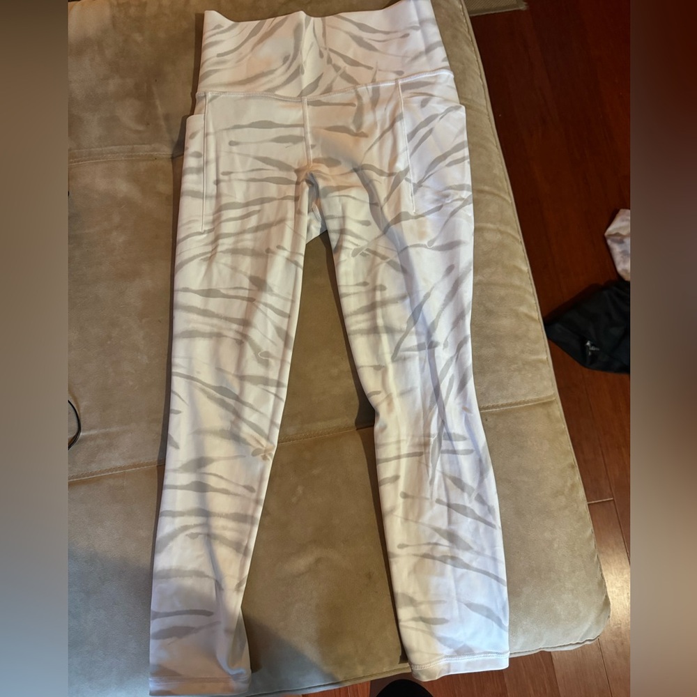 Athleta Salutation 7/8 tight